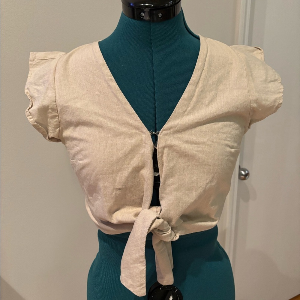 ✨VINTAGE✨ Poof New York Beige V-Neck Tie Front crop top, M